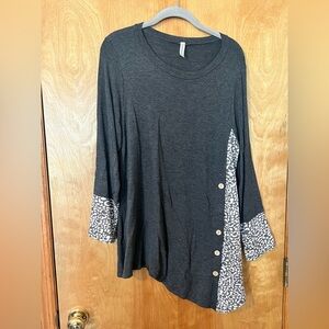 Emerald Women’s Gray Asymmetrical Buttoned Tunic size L